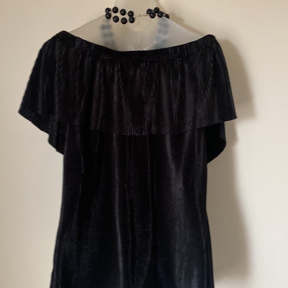 Women’s top size medium and necklace. #5 - Picture 6 of 8